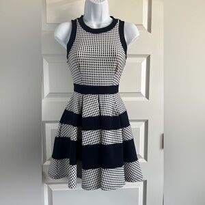 WINDSOR Size XS Fit Flare Skater Mini Dress